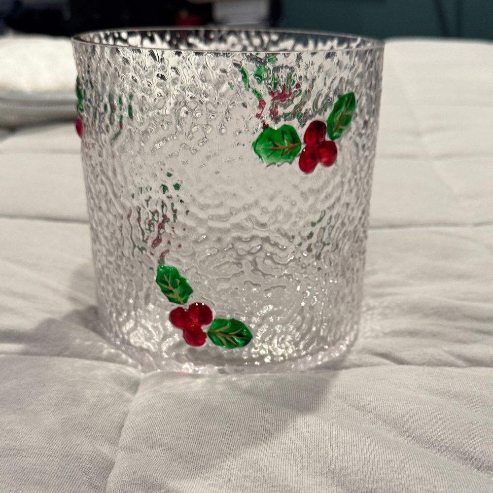 Textured Glass with Holly Design - Picture 2 of 4